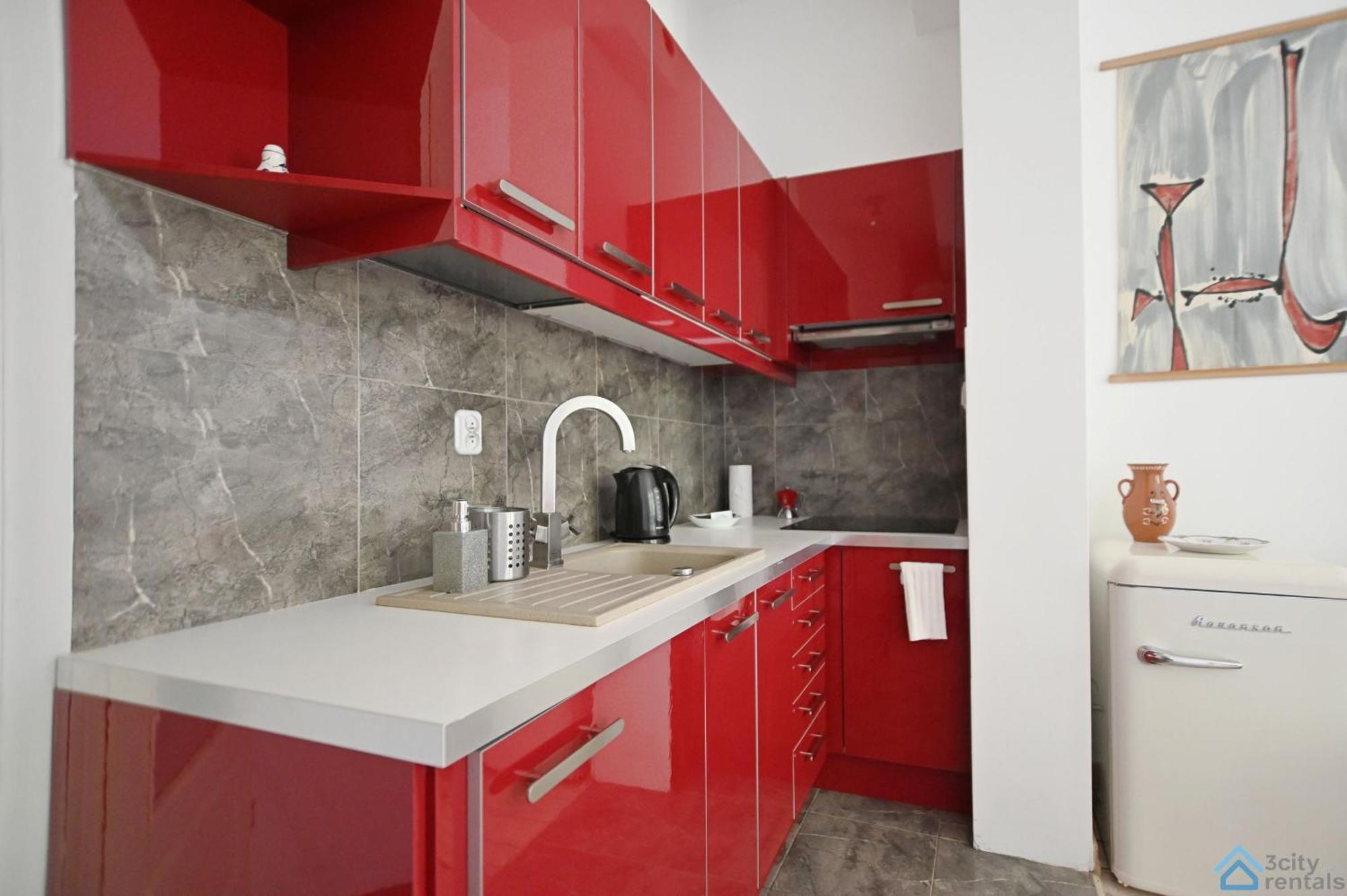 White And Red 3city In By Renters Sopoty